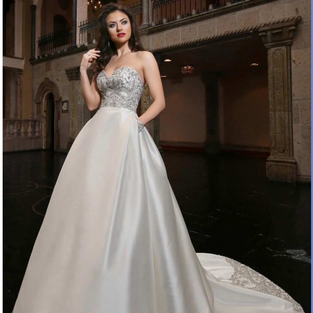 Brand NEW, Never altered or worn Cristiano Lucci wedding gown